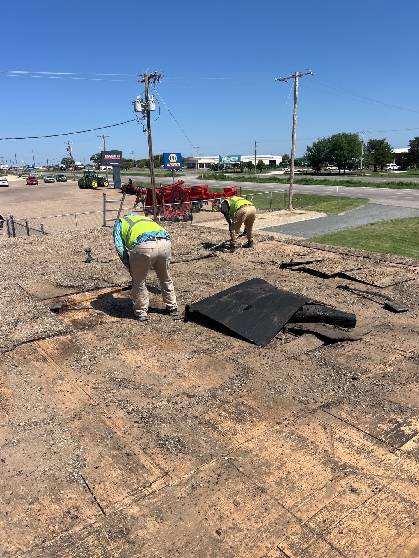 working 2 Core commercial roofing and coatings roofer on tpo roofing 